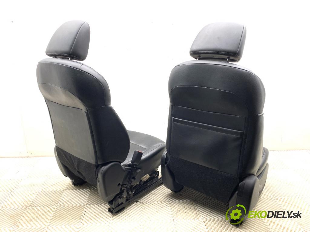 NISSAN JUKE F15 SUV 2012 86 kW 1.6 1598 Sedadlá, sedačky Sedadlo bočné