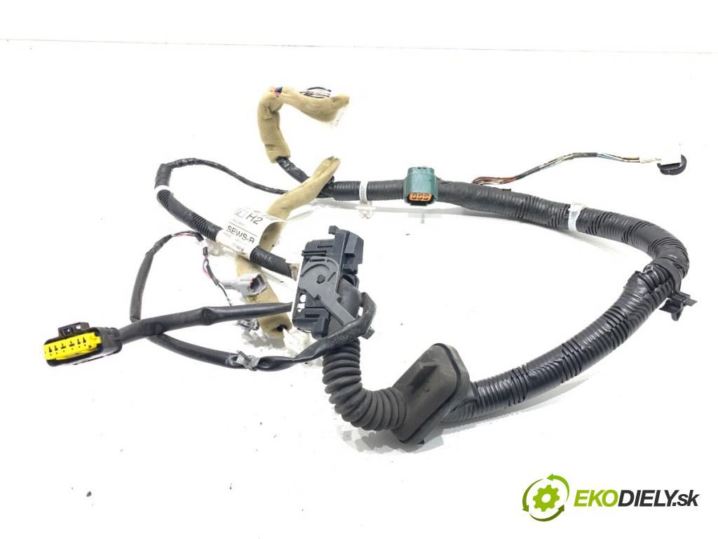 NISSAN JUKE F15 SUV 2012 86 kW 1.6 1598 Káblovačka Dvere predný ľavy 241251KA1C