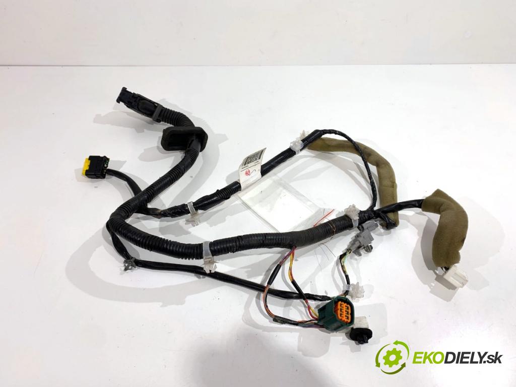 NISSAN JUKE F15 SUV 2012 86 kW 1.6 1598 káblovačka dveře přední část pravý 241241KA1C