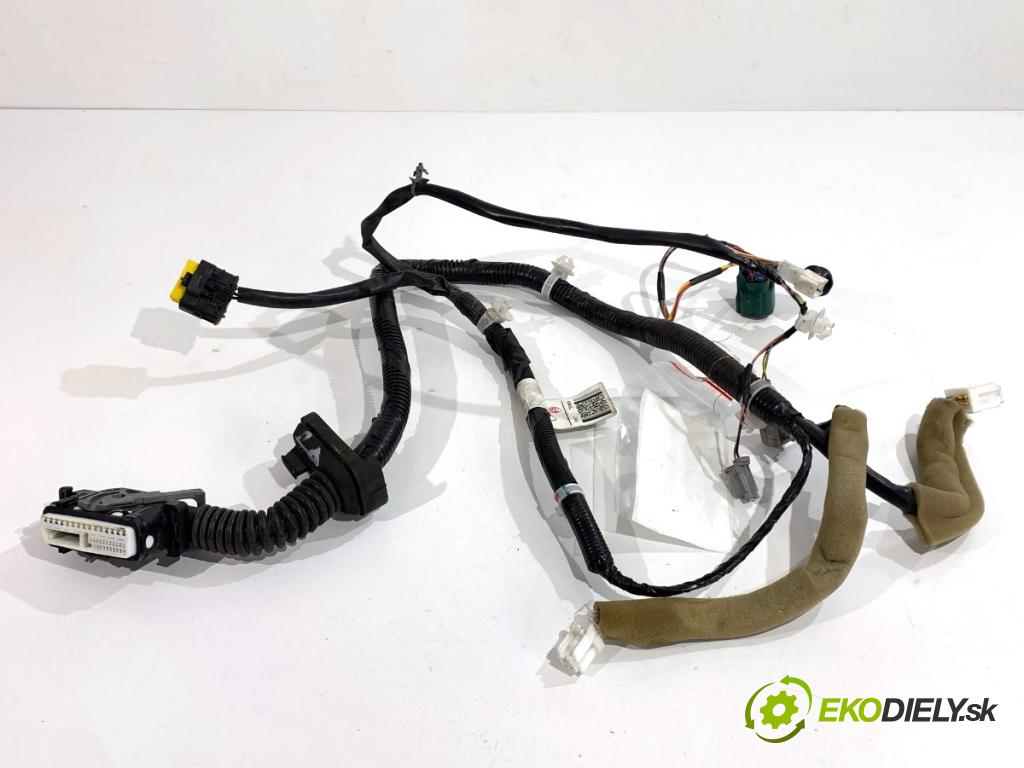 NISSAN JUKE F15 SUV 2012 86 kW 1.6 1598 káblovačka dveře přední část pravý 241241KA1C