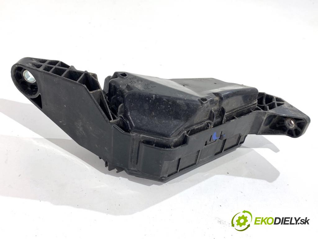 TOYOTA C-HR SUV 2016 85 kW 1.2 (NGX10_) 1197 skříňka poistková 82662-F4030 (Pojistková skříňka)