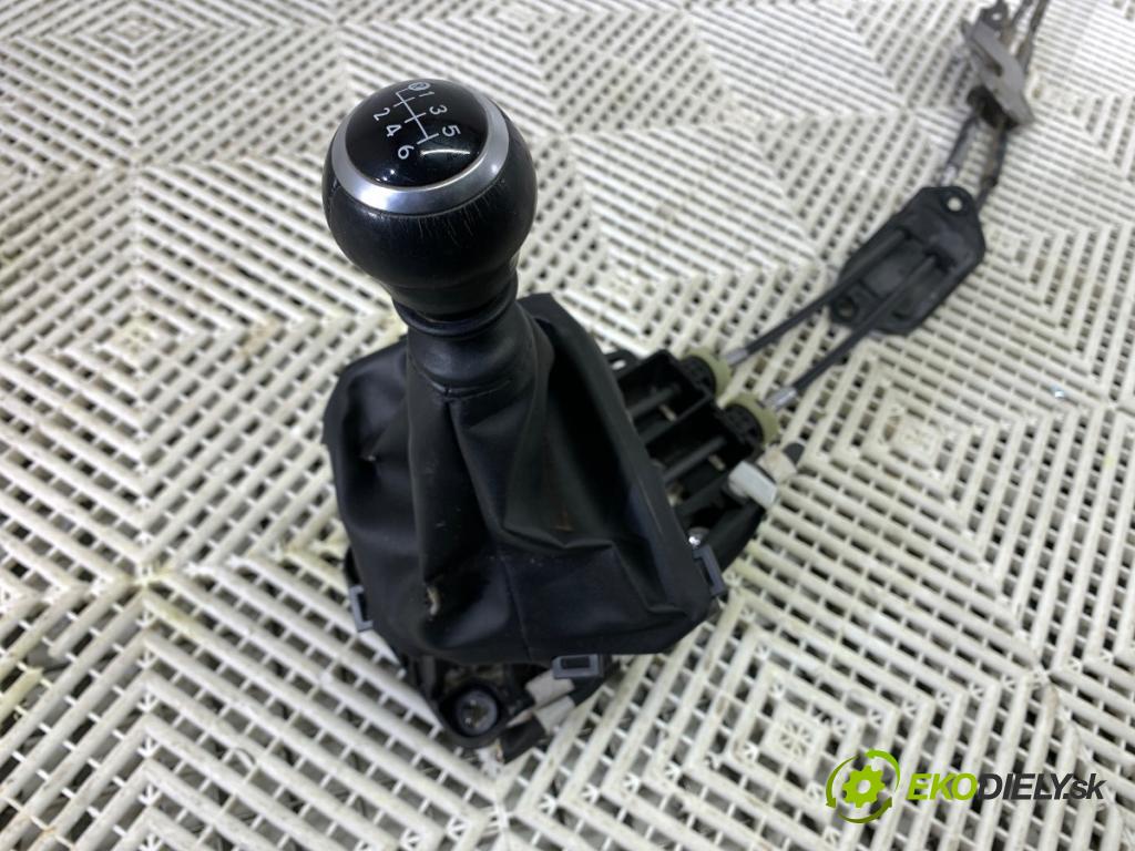 TOYOTA C-HR SUV 2016 85 kW 1.2 (NGX10_) 1197 Kulisa 33530-F4010 (Rýchlostná páka (kulisa))