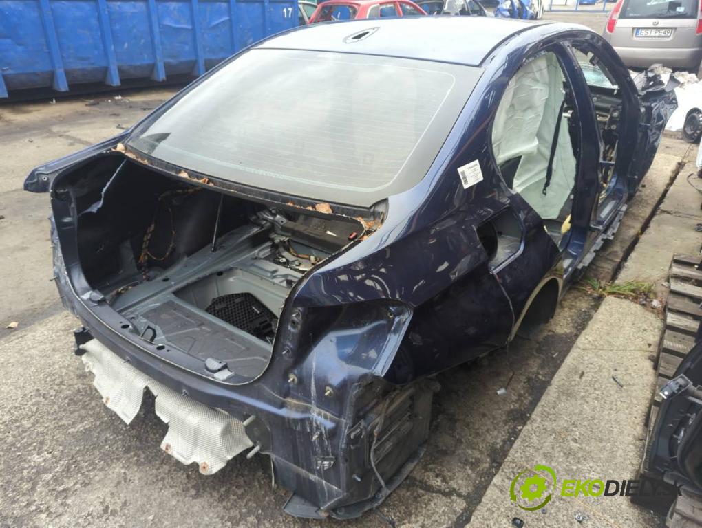 BMW F30 sedan 2016 180 kW 328 i xDrive 1997 KAROSERIA ČTVRŤÁK blatník zadní část levý pravý práh střecha PODŁUŻNICA levý pravý