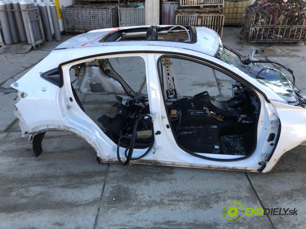 HONDA HR-V SUV 2017 96 kW 1.5 (RU1) 1498 KAROSERIA ČTVRŤÁK blatník zadní část levý pravý práh střecha PODŁUŻNICA levý pravý 