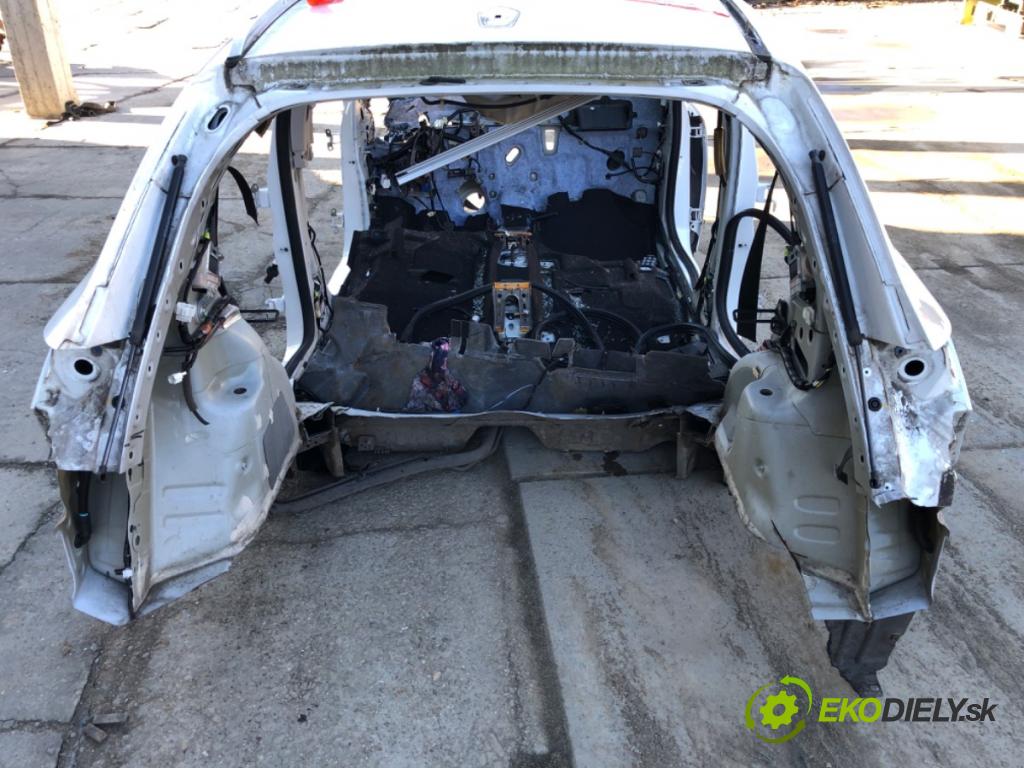 HONDA HR-V SUV 2017 96 kW 1.5 (RU1) 1498 karoséria ČTVRŤÁK: Blatník zad ľavy pravy prah strecha PODŁUŻNICA ľavy pravy