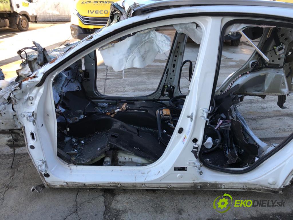 HONDA HR-V SUV 2017 96 kW 1.5 (RU1) 1498 karoséria ČTVRŤÁK: Blatník zad ľavy pravy prah strecha PODŁUŻNICA ľavy pravy