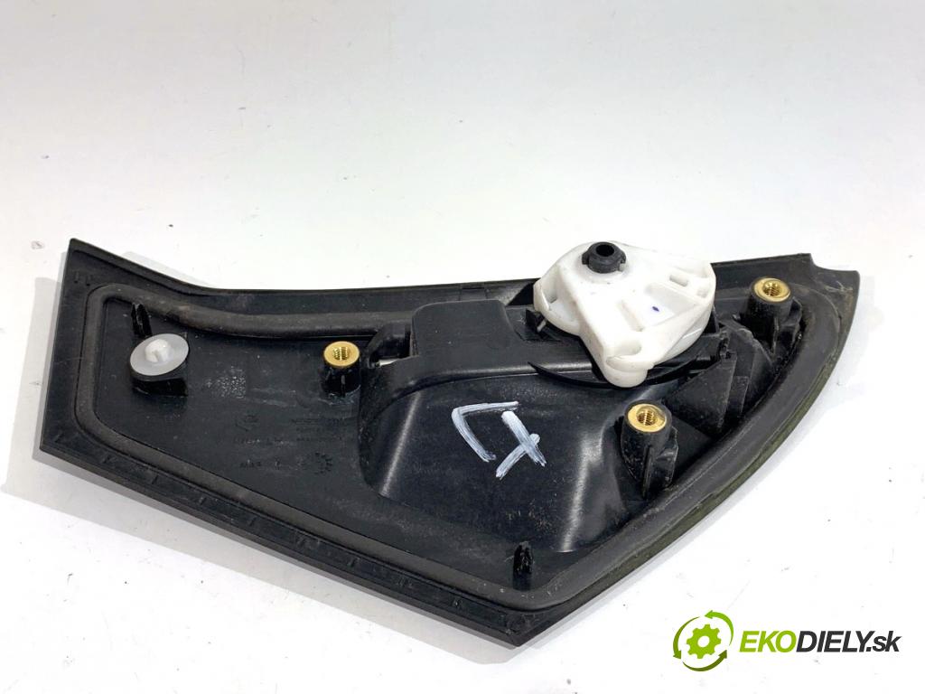 NISSAN JUKE F15 SUV 2012 86 kW 1.6 1598 Kľučka vonkajšia ľavy zad 82607BA60A