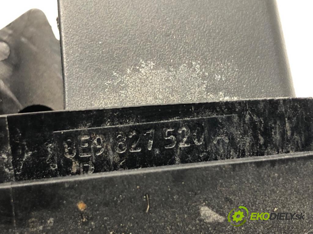 AUDI A4 B7 Kombi 2006 103 kW 2.0 TDI 1968 zámok dveří zadní část 8P4827505B