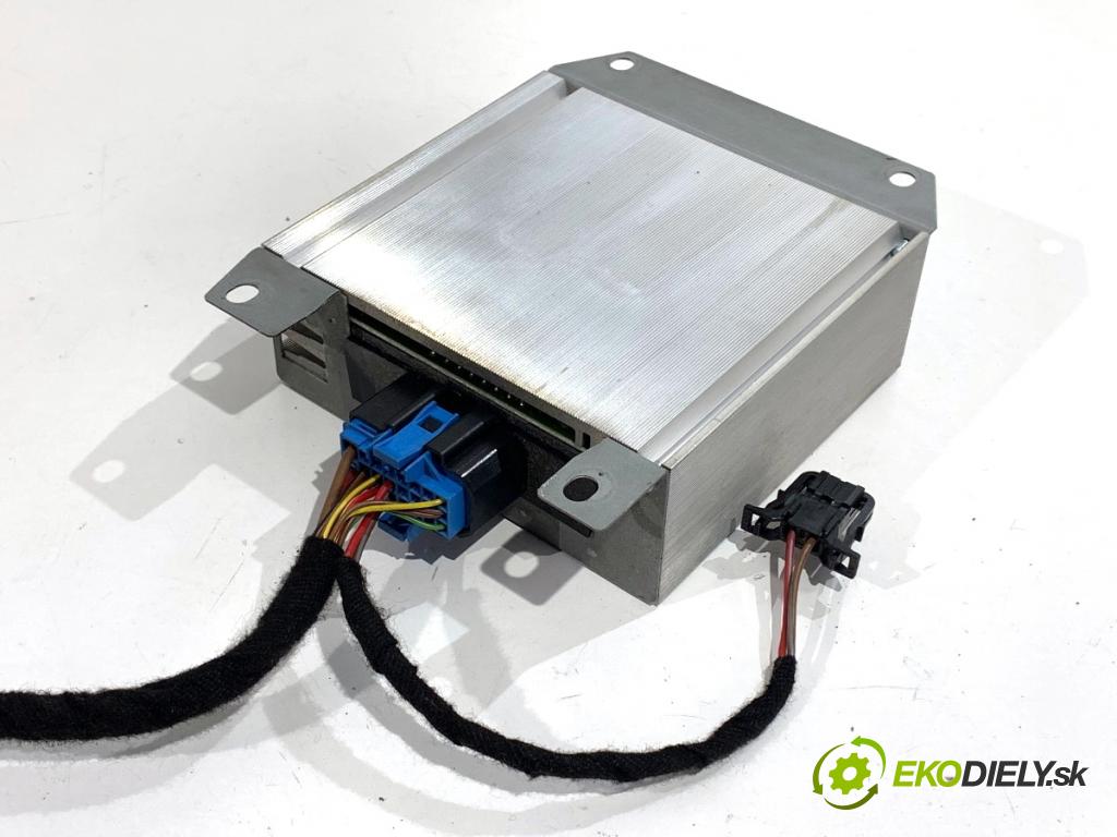 AUDI A4 B7 Kombi 2006 103 kW 2.0 TDI 1968 zesilovač 8E9035223D (Zesilovač)