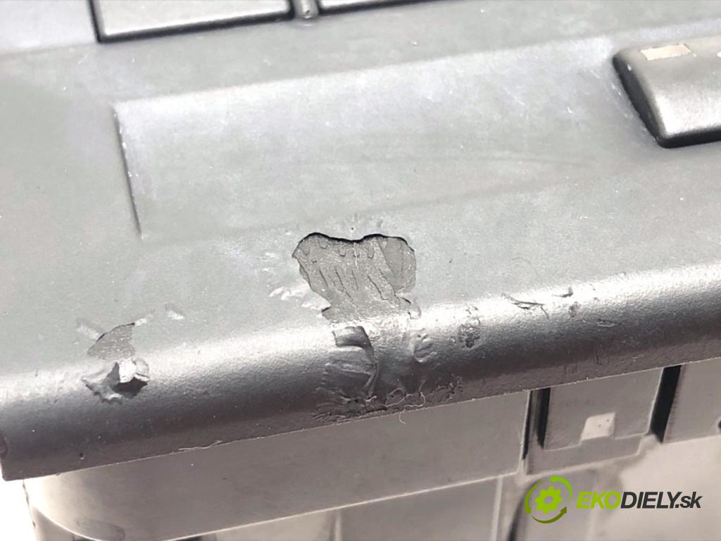 AUDI A4 B7 Kombi 2006 103 kW 2.0 TDI 1968 Panel ovládania kúrenia 8E0820043BL (Prepínacie páčky pod volantom)