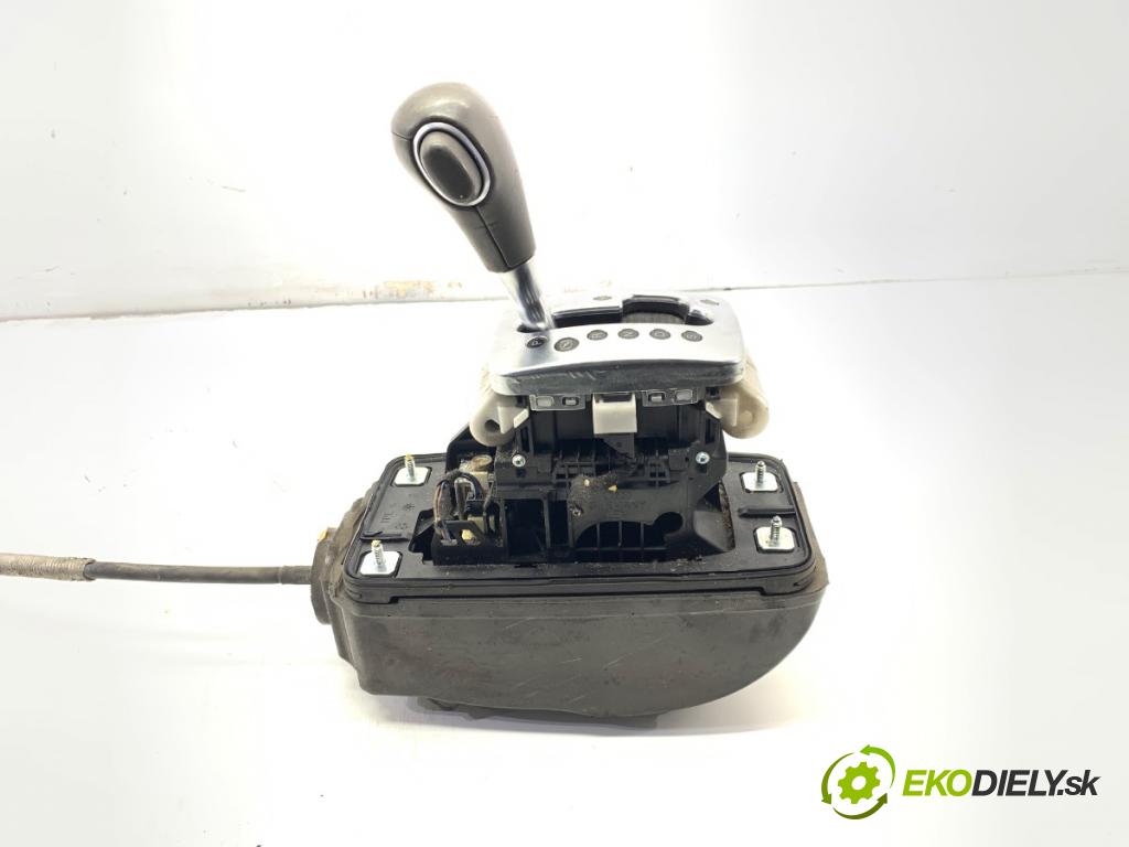 AUDI A4 B7 Kombi 2006 103 kW 2.0 TDI 1968 Kulisa 8E1713111S (Rýchlostná páka (kulisa))