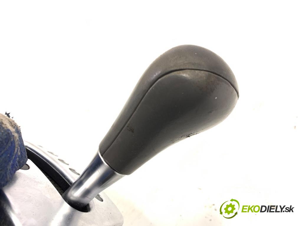 AUDI A4 B7 Kombi 2006 103 kW 2.0 TDI 1968 Kulisa 8E1713111S (Rýchlostná páka (kulisa))