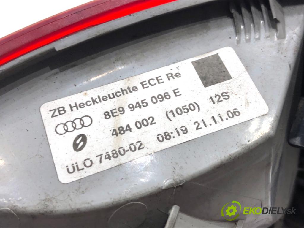 AUDI A4 B7 Kombi 2006 103 kW 2.0 TDI 1968 Svetlo pravy zad 8E9945096E