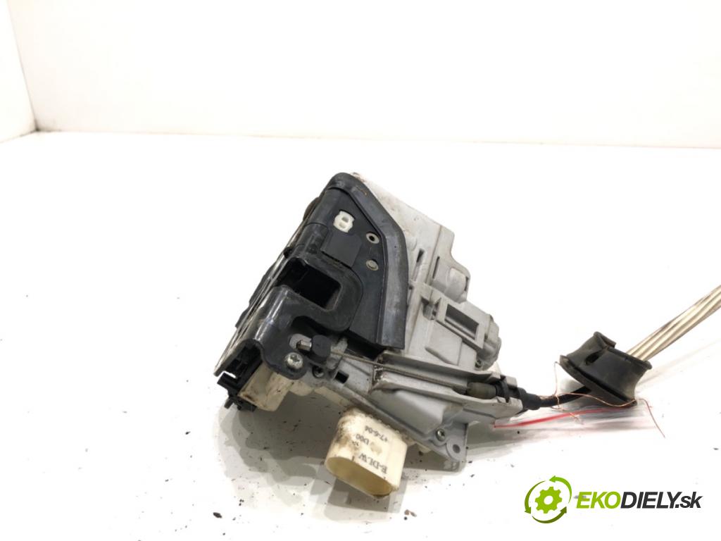 AUDI A6 C6 sedan 2004 165 kW 3.0 TDI quattro 2967 zámok Dvere ľavy predný 4F1837015