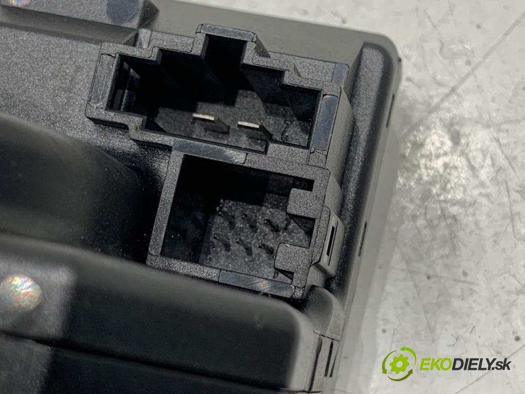 AUDI A6 C6 sedan 2004 165 kW 3.0 TDI quattro 2967 spinačka 4F0909131E (Spínacia skrinka)