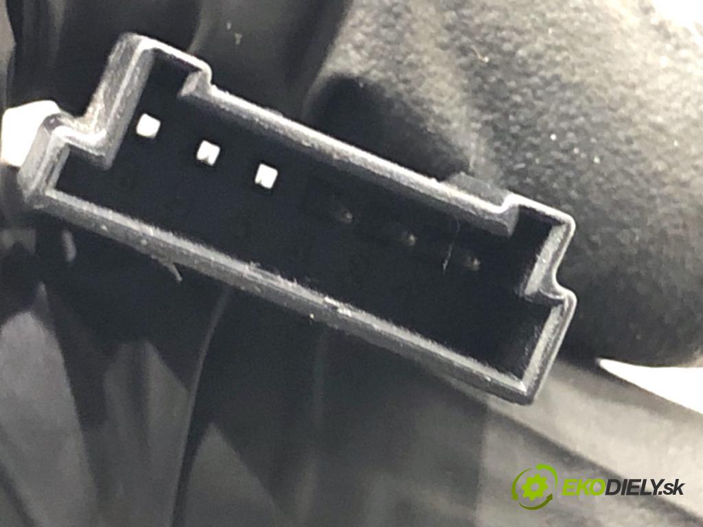 AUDI A6 C6 sedan 2004 165 kW 3.0 TDI quattro 2967 SPÍNAČE: volantu 4F0951527A