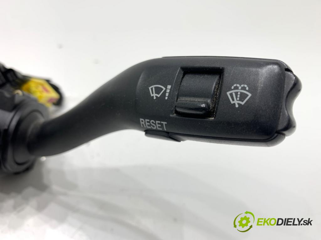 AUDI A6 C6 sedan 2004 165 kW 3.0 TDI quattro 2967 Prepínač kombinovaný 4F0953549A (Prepínacie páčky pod volantom)