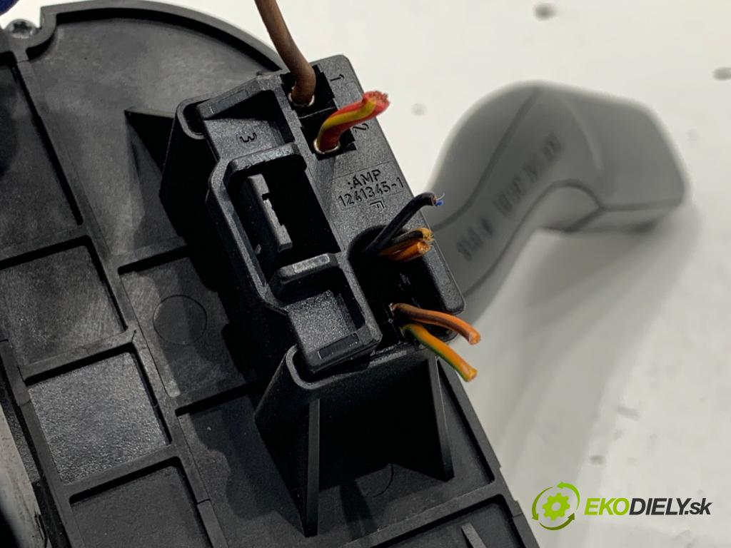 AUDI A6 C6 sedan 2004 165 kW 3.0 TDI quattro 2967 Prepínač kombinovaný 4F0953549A (Prepínacie páčky pod volantom)