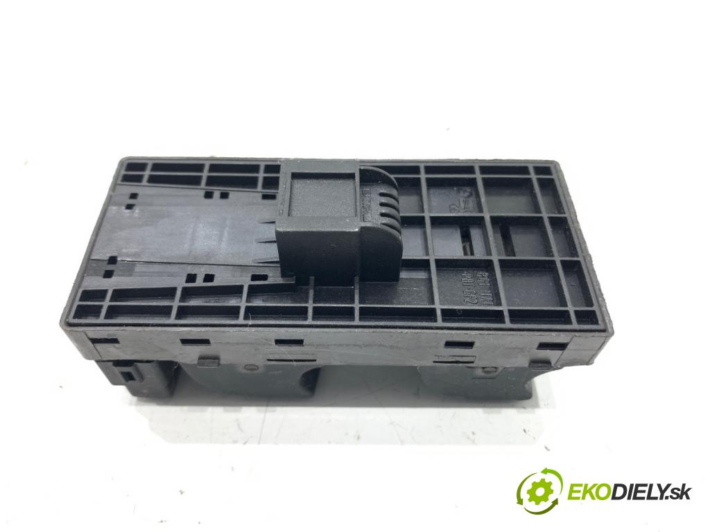 AUDI A6 C6 sedan 2004 165 kW 3.0 TDI quattro 2967 Prepínač okien 4F0959851F (Prepínacie páčky pod volantom)