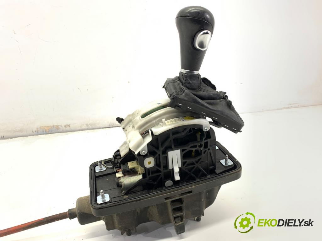 AUDI A6 C6 sedan 2004 165 kW 3.0 TDI quattro 2967 Kulisa 4F1713041M (Rýchlostná páka (kulisa))