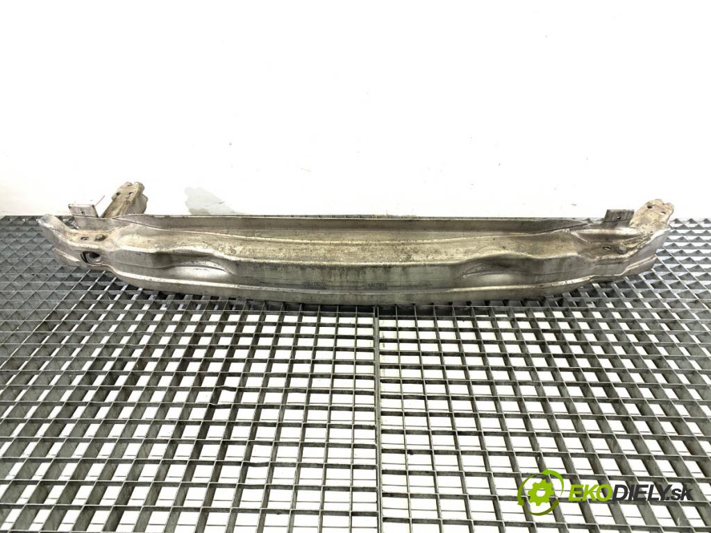 AUDI A6 C6 sedan 2004 165 kW 3.0 TDI quattro 2967 výztuha nárazníka přední část  (Přední výztuha)