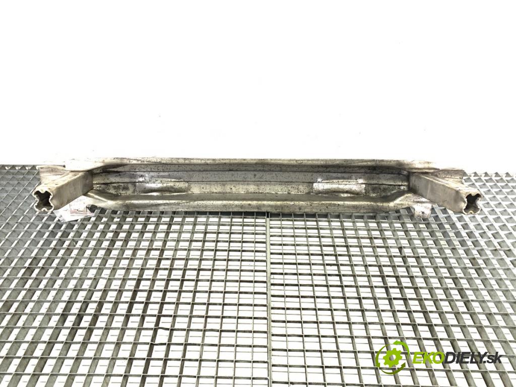 AUDI A6 C6 sedan 2004 165 kW 3.0 TDI quattro 2967 výztuha nárazníka přední část  (Přední výztuha)