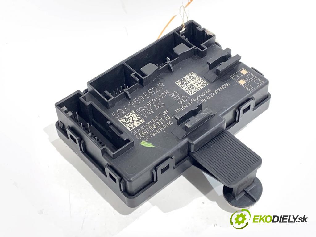 SKODA SUPERB III Kombi 2023 110 kW 2.0 TDI 1968 modul dveře přední část pravý 5Q4959592R