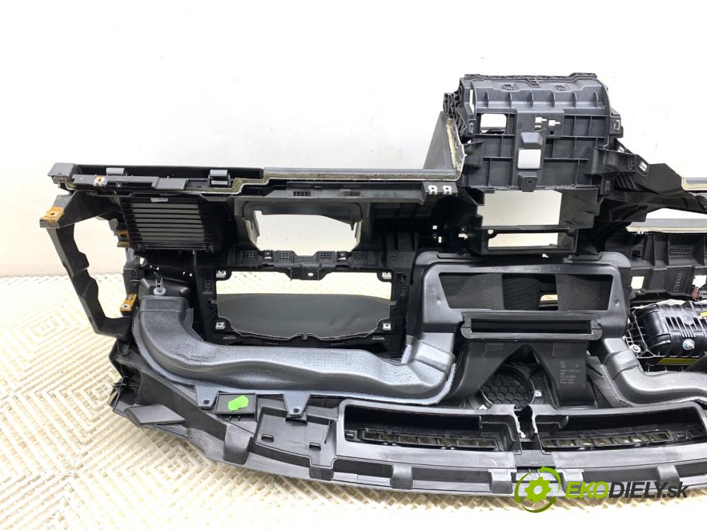 VW PASSAT B8 Kombi 2016 140 kW 2.0 TDI 1968 Palubná doska silentbloku pasy 3G1819389A 3G0880204E