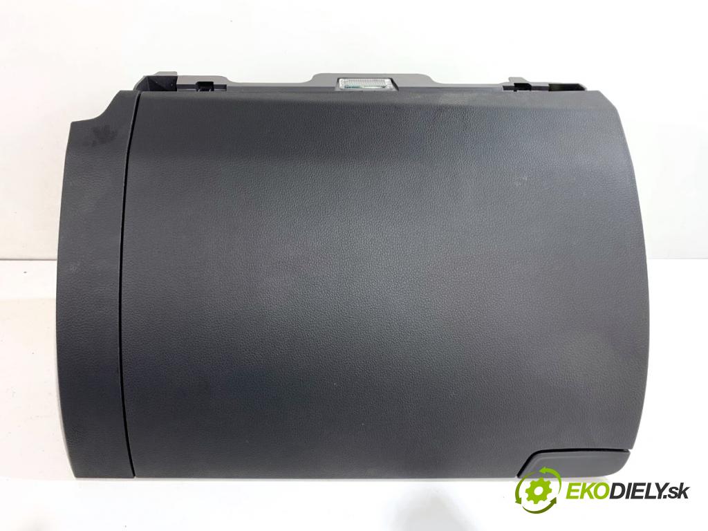 SKODA SUPERB III Kombi 2023 110 kW 2.0 TDI 1968 přihrádka kastlík spolujezdce  (Přihrádka (kastlík))