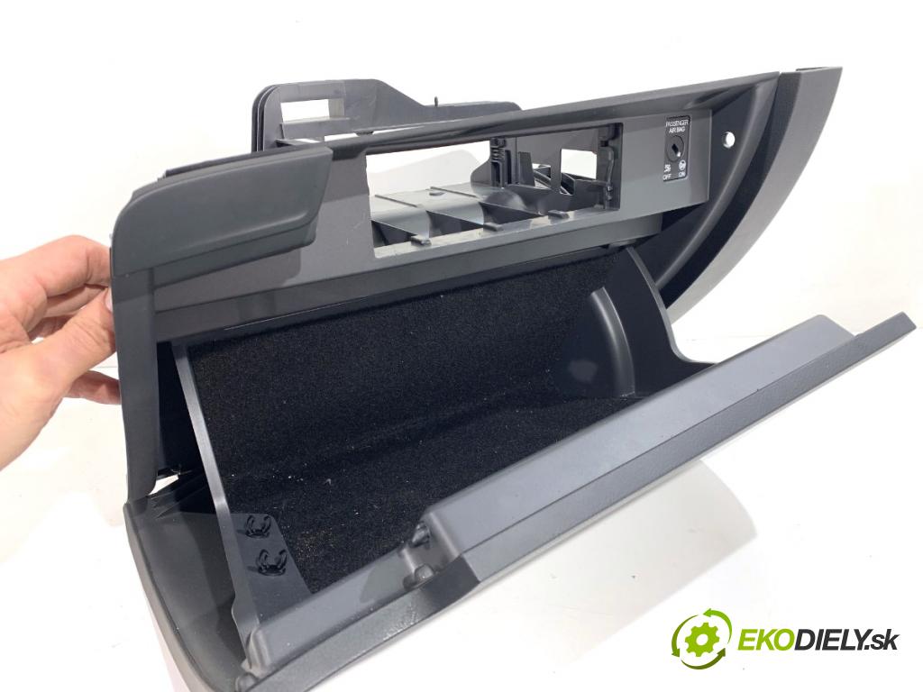 SKODA SUPERB III Kombi 2023 110 kW 2.0 TDI 1968 přihrádka kastlík spolujezdce  (Přihrádka (kastlík))