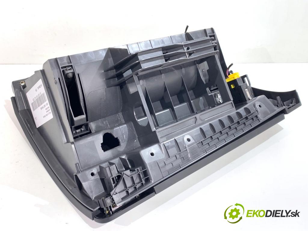 SKODA SUPERB III Kombi 2023 110 kW 2.0 TDI 1968 přihrádka kastlík spolujezdce  (Přihrádka (kastlík))