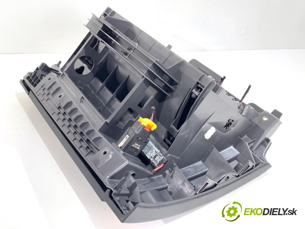 SKODA SUPERB III Kombi 2023 110 kW 2.0 TDI 1968 přihrádka kastlík spolujezdce  (Přihrádka (kastlík))