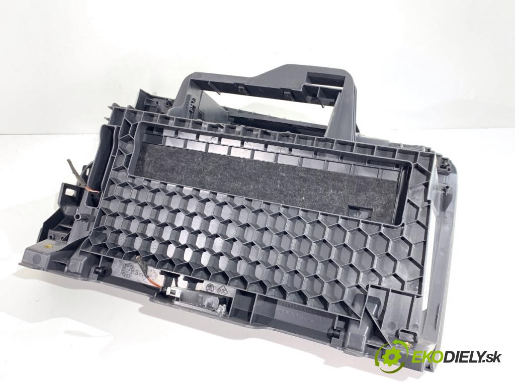 SKODA SUPERB III Kombi 2023 110 kW 2.0 TDI 1968 přihrádka kastlík spolujezdce  (Přihrádka (kastlík))