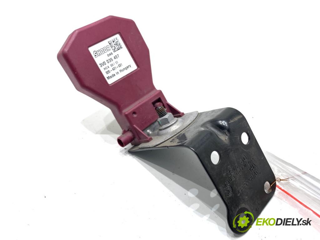 SKODA SUPERB III Kombi 2023 110 kW 2.0 TDI 1968 zesilovač Antenní: 3V0035497 (Zesilovač)