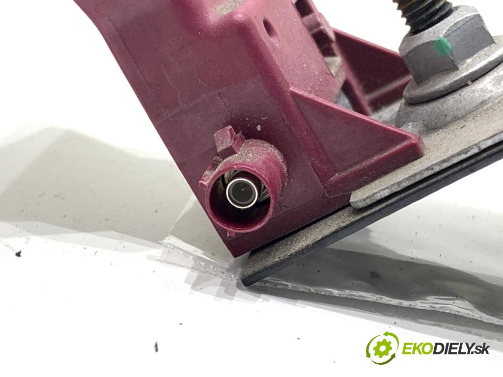 SKODA SUPERB III Kombi 2023 110 kW 2.0 TDI 1968 zesilovač Antenní: 3V0035497 (Zesilovač)