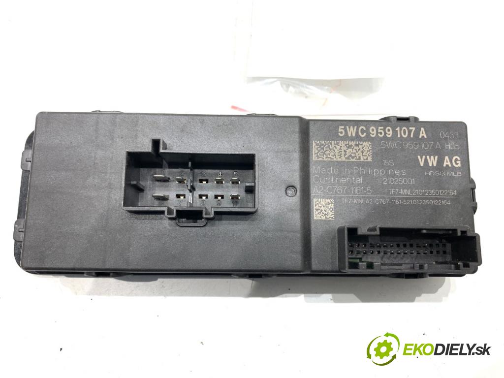 SKODA SUPERB III Kombi 2023 110 kW 2.0 TDI 1968 modul dveří 5WC959107A