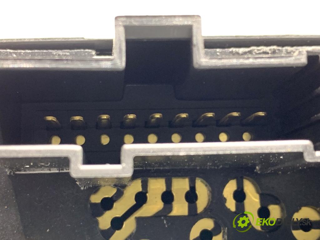 FIAT 500 liftback 2023 51 kW 1.0 Mild Hybrid (312.AYD1B) 999 Prepínač kombinovaný 07357820640 (Prepínacie páčky pod volantom)