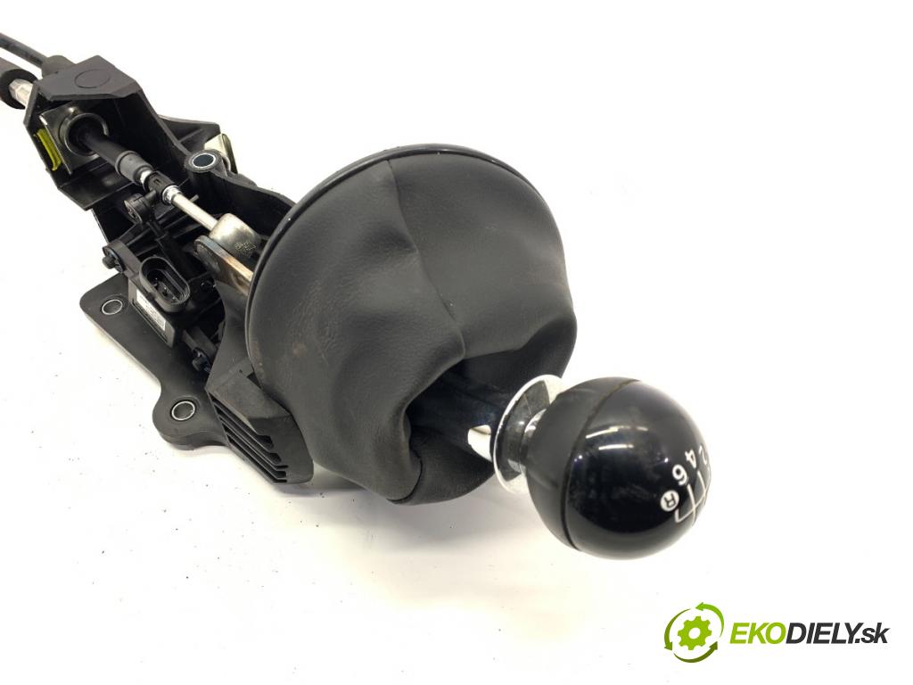 FIAT 500 liftback 2023 51 kW 1.0 Mild Hybrid (312.AYD1B) 999 Kulisa 50296940 (Rýchlostná páka (kulisa))