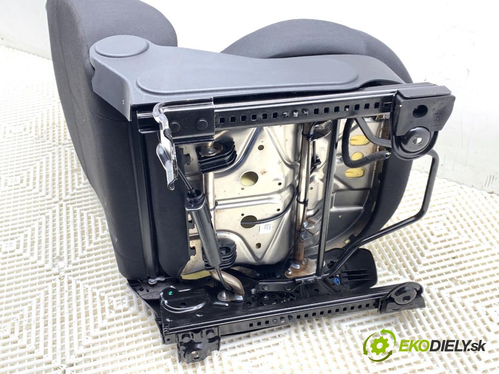 FIAT 500 liftback 2023 51 kW 1.0 Mild Hybrid (312.AYD1B) 999 Sedadlo pravy predný