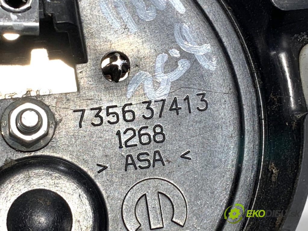 FIAT 500 liftback 2023 51 kW 1.0 Mild Hybrid (312.AYD1B) 999 mřížka maska znak 735637413