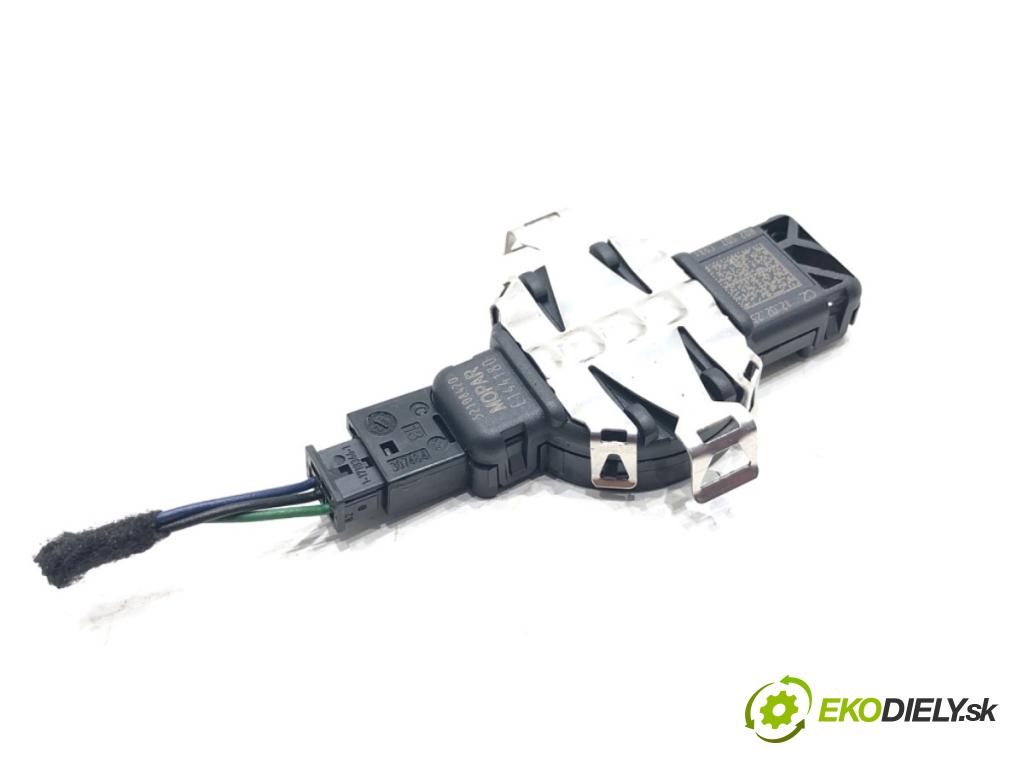 FIAT 500 liftback 2023 51 kW 1.0 Mild Hybrid (312.AYD1B) 999 Snímač dažďa 52108420 (Snímač dažďa)