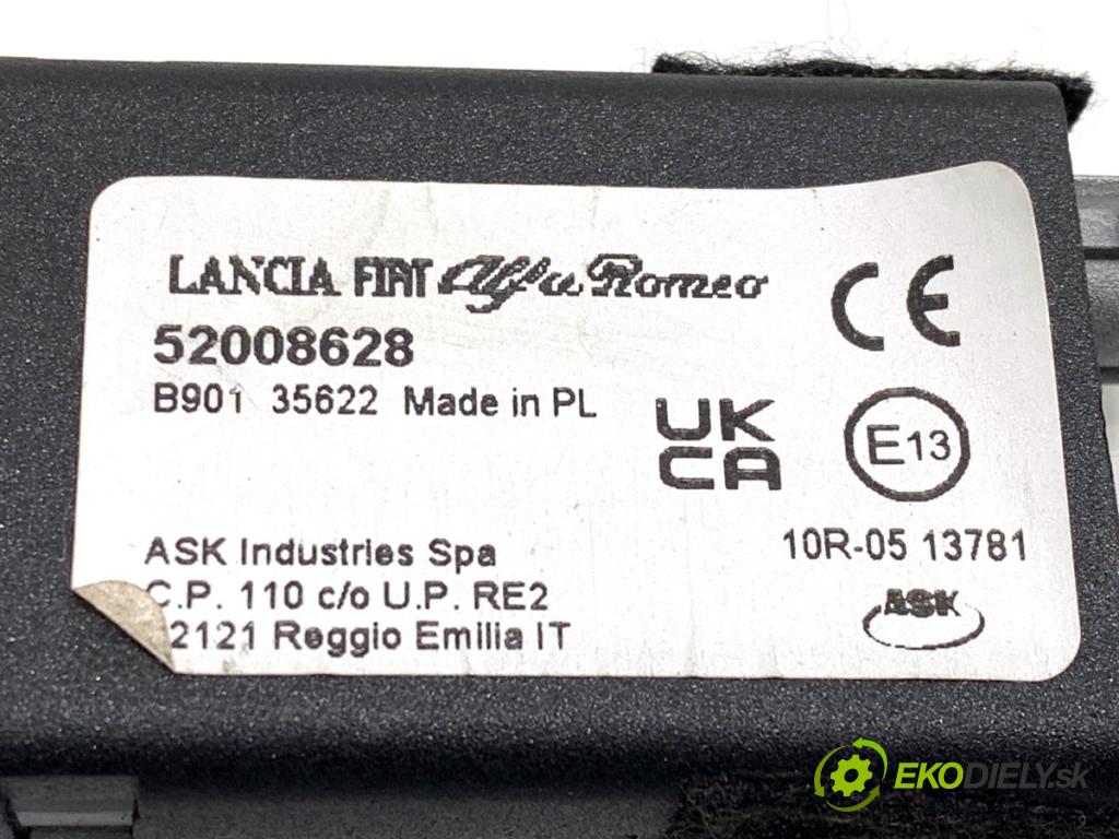 FIAT 500 liftback 2023 51 kW 1.0 Mild Hybrid (312.AYD1B) 999 Zosilňovač Antenní: 52008628 (Zosilňovač)