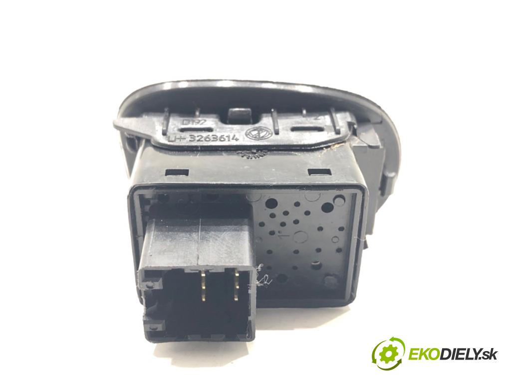 FIAT 500 liftback 2023 51 kW 1.0 Mild Hybrid (312.AYD1B) 999 Prepínač nastavenia spätných zrkadiel 735638270 (Prepínacie páčky pod volantom)