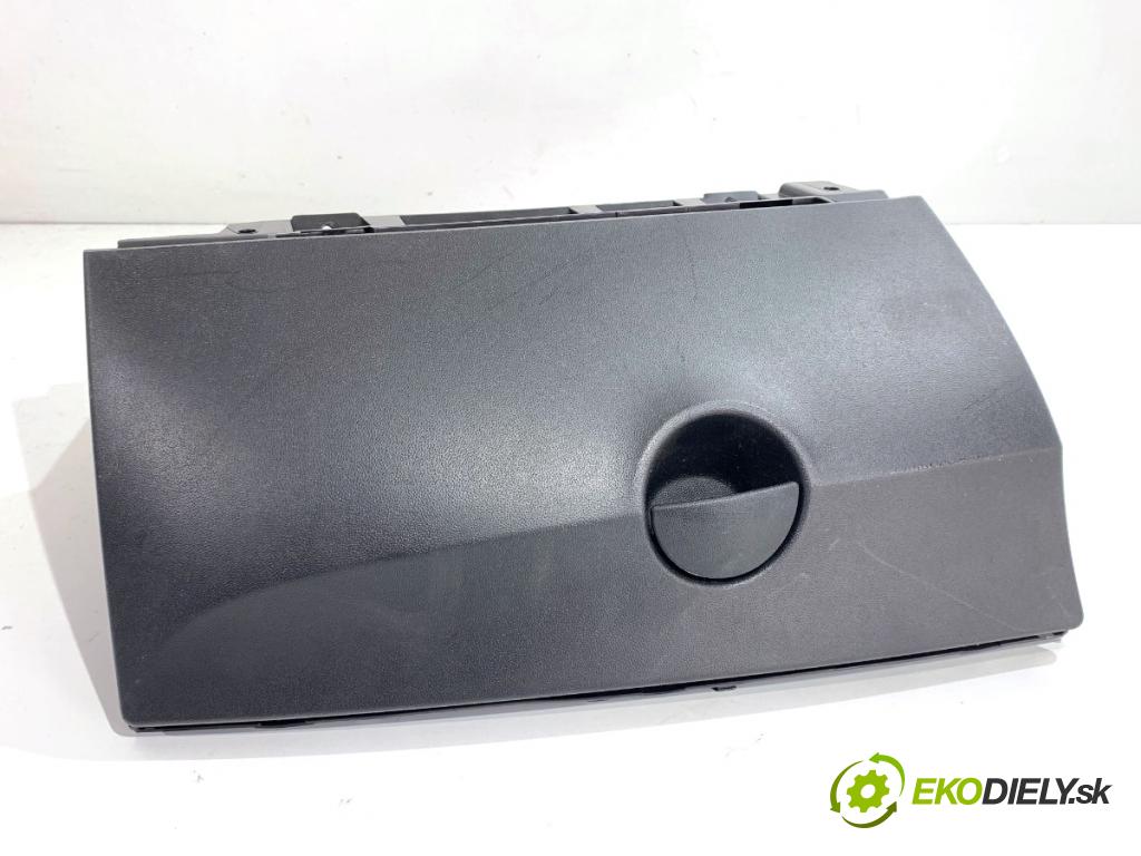 FIAT 500 liftback 2023 51 kW 1.0 Mild Hybrid (312.AYD1B) 999 přihrádka kastlík spolujezdce 735578449 (Přihrádka (kastlík))