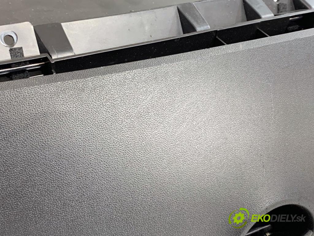 FIAT 500 liftback 2023 51 kW 1.0 Mild Hybrid (312.AYD1B) 999 přihrádka kastlík spolujezdce 735578449 (Přihrádka (kastlík))