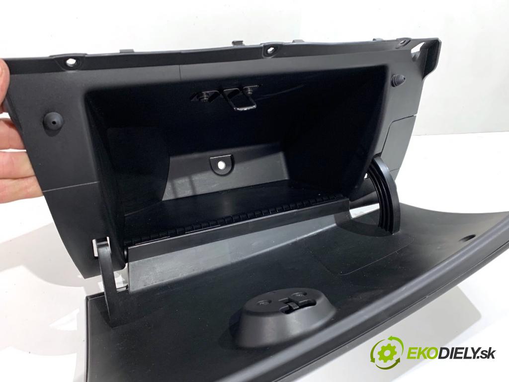 FIAT 500 liftback 2023 51 kW 1.0 Mild Hybrid (312.AYD1B) 999 přihrádka kastlík spolujezdce 735578449 (Přihrádka (kastlík))