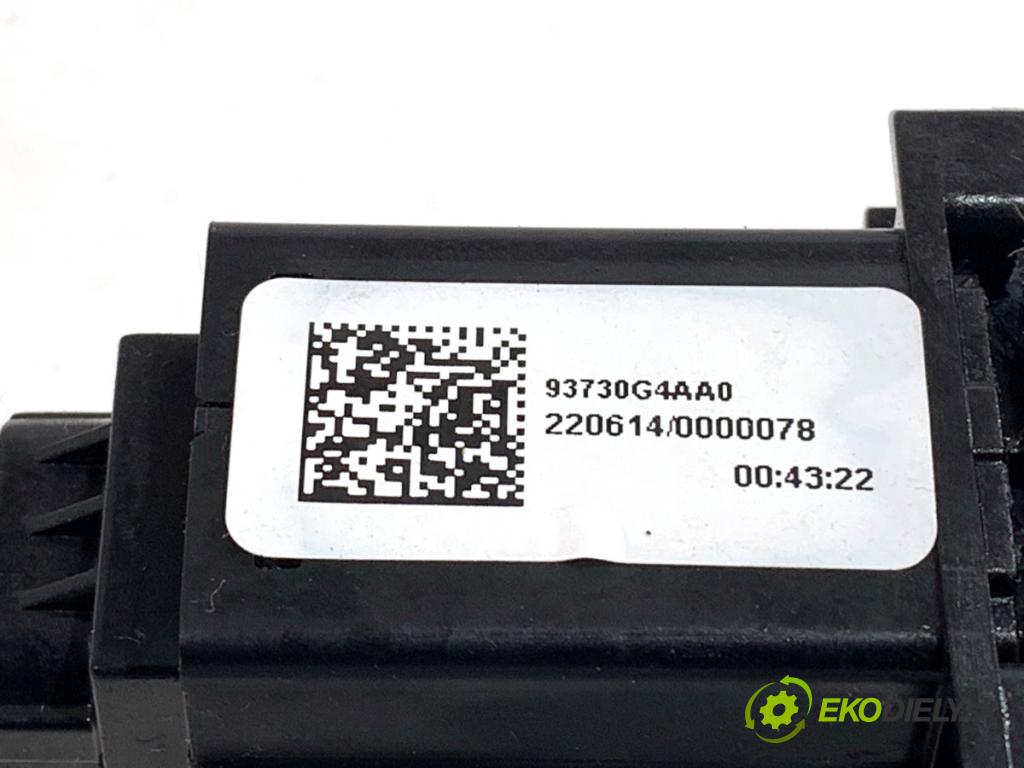 HYUNDAI i30 Kombi 2022 88 kW 1.0 T-GDI 998 spínač světel nouzových 93730G4AA0 (Páčky pod volantem)