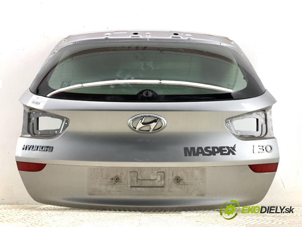 HYUNDAI i30 Kombi 2022 88 kW 1.0 T-GDI 998 kapota zad R2T