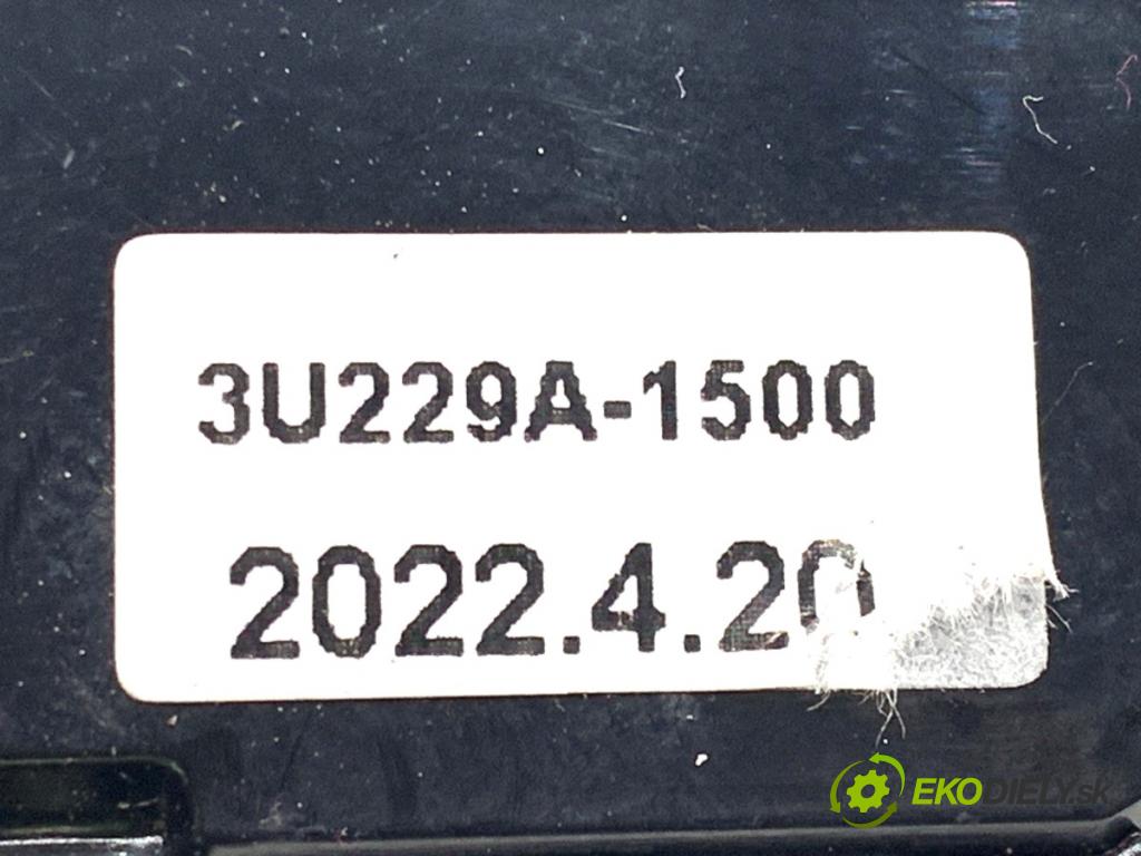 HYUNDAI i30 Kombi 2022 88 kW 1.0 T-GDI 998 SPÍNAČE: volantu 3U229A-1500