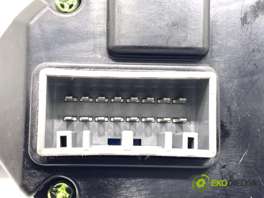 HYUNDAI i30 Kombi 2022 88 kW 1.0 T-GDI 998 Prepínač kombinovaný 93404G4951 (Prepínacie páčky pod volantom)